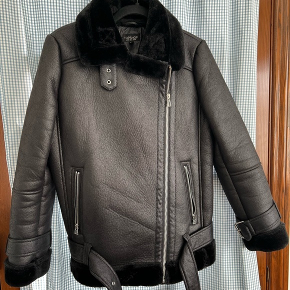 Topshop Jackets & Blazers - Topshop Black Faux Leather Jacket with Faux Fur Collar